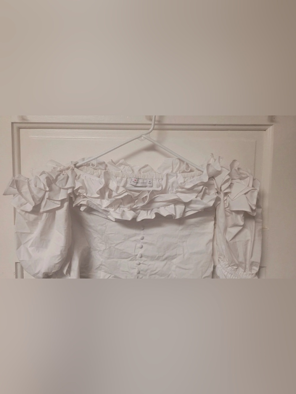 Vintage New York & Company white ruffled crop top size medium